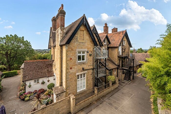 3 Bedroom Flat To Rent In Raglan Road, Reigate, RH2