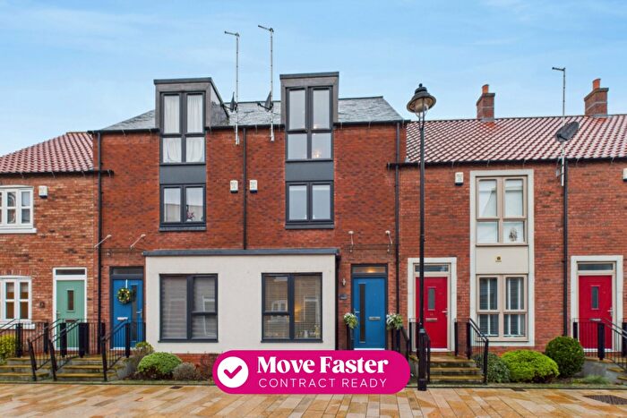3 Bedroom Terraced House For Sale In Scotts Square, Hull, HU1