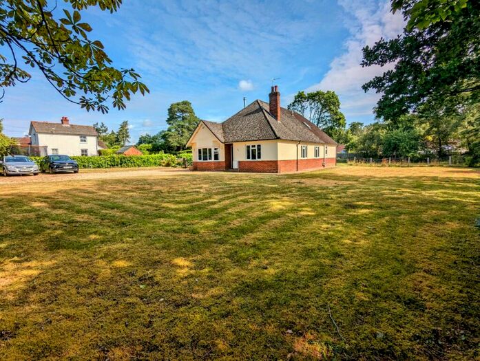 4 Bedroom Bungalow To Rent In Ringwood Road, New Forest, BH31