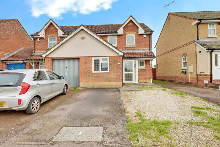 2 Bedroom Semi-Detached House For Sale In Munro Court, Wickford, SS12