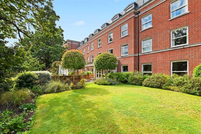 2 Bedroom Flat For Sale In Peel Court, College Way, Welwyn Garden City, Hertfordshire, AL8