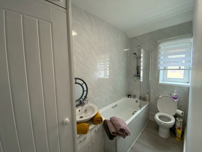 3 Bedroom House To Rent In High Street, Grovesend, Swansea, SA4