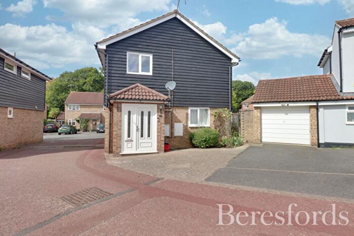 4 Bedroom Detached House For Sale In Brocksparkwood, Brentwood, CM13