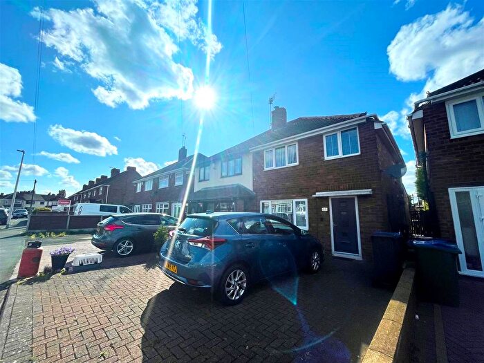 3 Bedroom Semi-Detached House To Rent In Jenkinson Road, Wednesbury, WS10