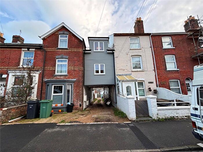 2 Bedroom House To Rent In Arctic Road, Cowes, Isle Of Wight, PO31