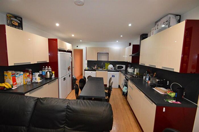 6 Bedroom House To Rent In Dawlish Road, Birmingham, West Midlands, B29