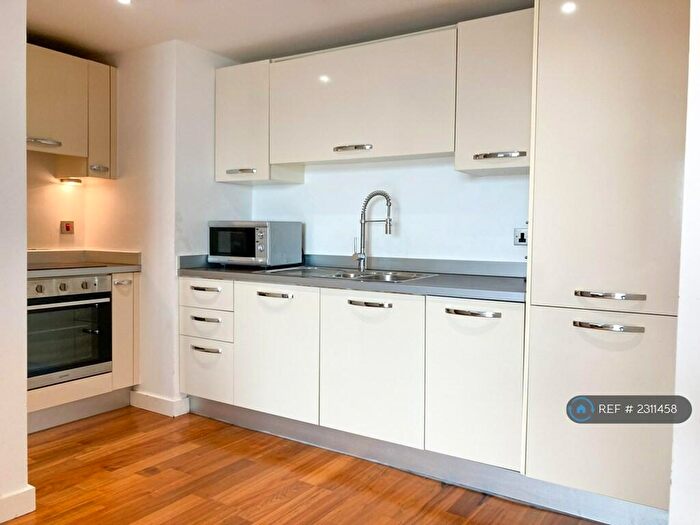 2 Bedroom Flat To Rent In St. Peters Square, Leeds, LS9