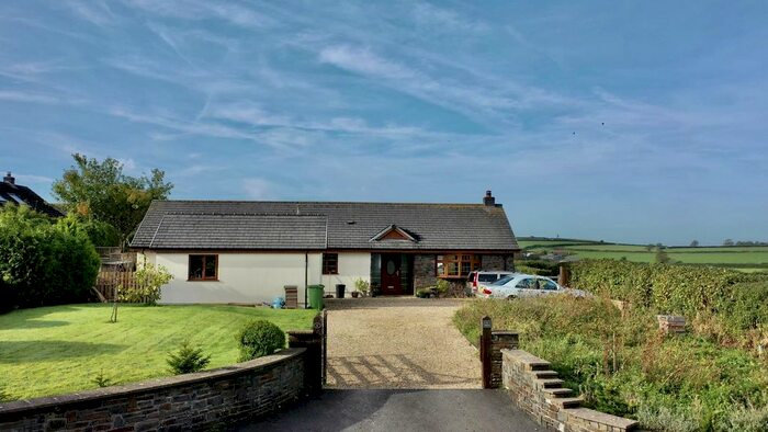 4 Bedroom Detached Bungalow For Sale In Parc Y Gwenyn, Ferryside, SA17