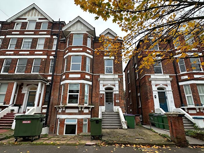 3 Bedroom Flat To Rent In Earls Avenue, Folkestone, CT20