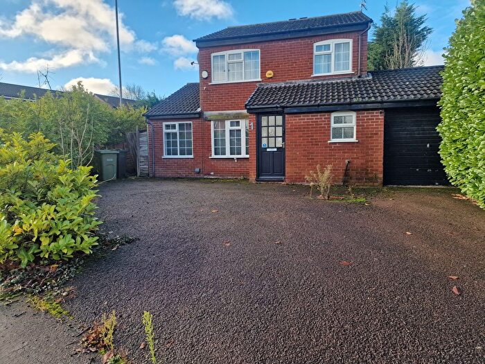 3 Bedroom Detached House For Sale In Pennine Close, Oadby, Leicester, LE2