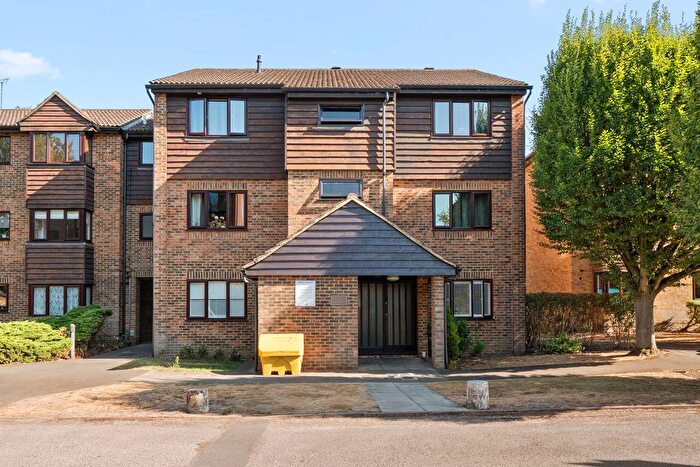 1 Bedroom Flat For Sale In Collingwood Place, Walton-On-Thames, KT12