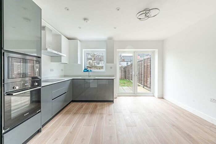 2 Bedroom House For Sale In Finchley Central, Finchley, London, N3