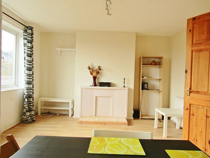 2 Bedroom Flat To Rent In Beacon Lane, Exeter, EX4