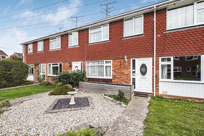 3 Bedroom Semi-detached House For Sale In Kennedy Drive, Pangbourne, RG8