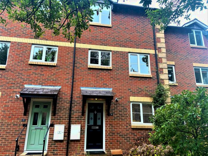 4 Bedroom Town House To Rent In East HIll Road, Ryde, PO33