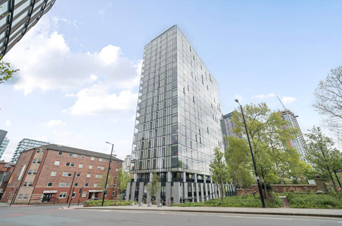 2 Bedroom Apartment To Rent In Aspin Lane, Manchester, M4