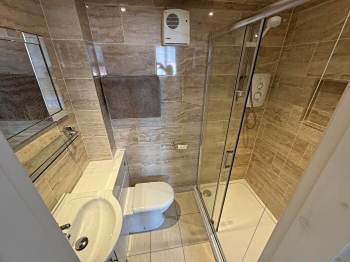 1 Bedroom Flat To Rent In Flat, Roundhay View, Leeds, LS8