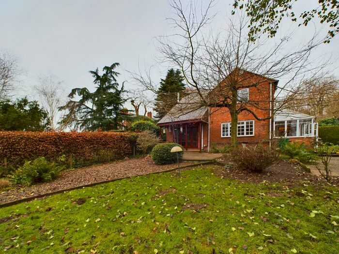 3 Bedroom Semi-Detached House To Rent In Twyning, Tewkesbury, GL20