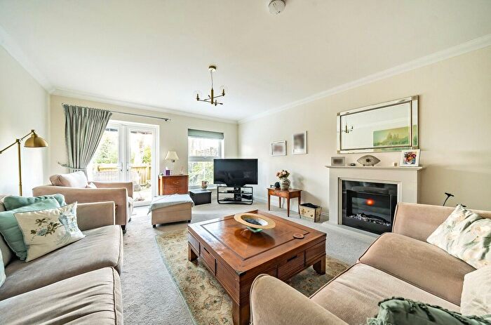 3 Bedroom Flat For Sale In Redcliffe Place, Tunbridge Wells, Kent, TN2