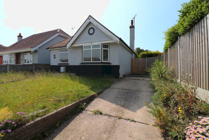 2 Bedroom Bungalow To Rent In Kents Avenue, CO15