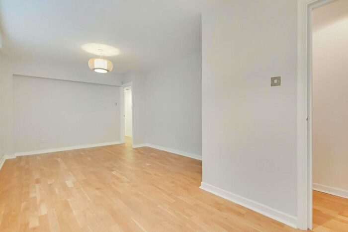1 Bedroom Flat To Rent In Red Lion Court, City, London, EC4A