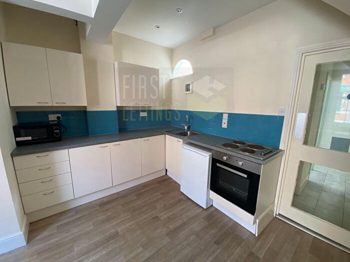 4 Bedroom Terraced House To Rent In Millstone Lane, City Centre, LE1
