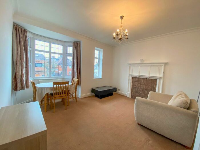 3 Bedroom Flat To Rent In Woodstock Road, Golders Green, London, NW11