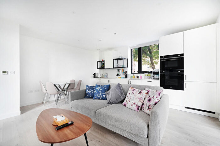 1 Bedroom Flat To Rent In Willowbrook House, Coster Avenue, N4