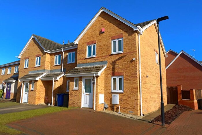 3 Bedroom Semi Detached House To Rent In Wakelam Drive, Armthorpe, DN3