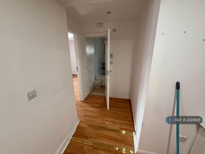 2 Bedroom Flat To Rent In Calder Road, Maidstone, ME14