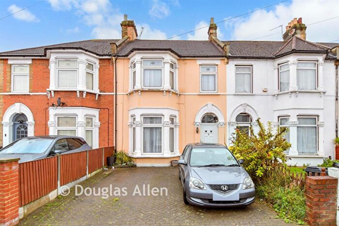 3 Bedroom Terraced House For Sale In Richmond Road, Ilford, Essex, IG1