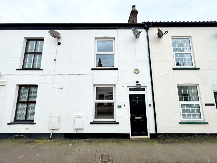 3 Bedroom Terraced House To Rent In Bed Mid-Terraced House, Post Office Street, Flamborough, YO15