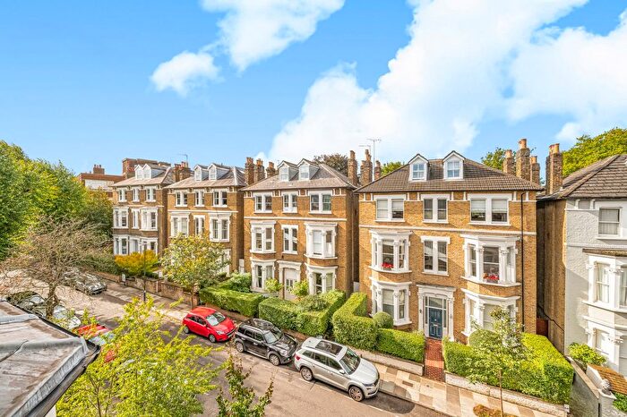 2 Bedroom Flat For Sale In Cardigan Road, Richmond, TW10