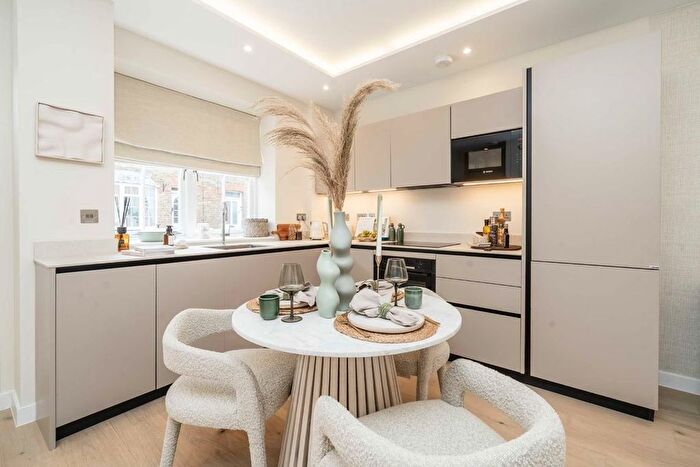 2 Bedroom Flat For Sale In Warwick Road, Ealing, W5