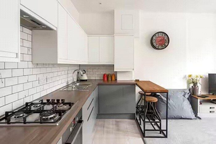 1 Bedroom Apartment For Sale In Trowbridge Road, Bradford On Avon, BA15