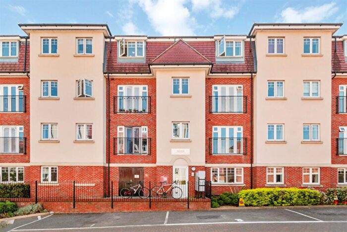 2 Bedroom Flat For Sale In Schoolgate Drive, Morden, SM4