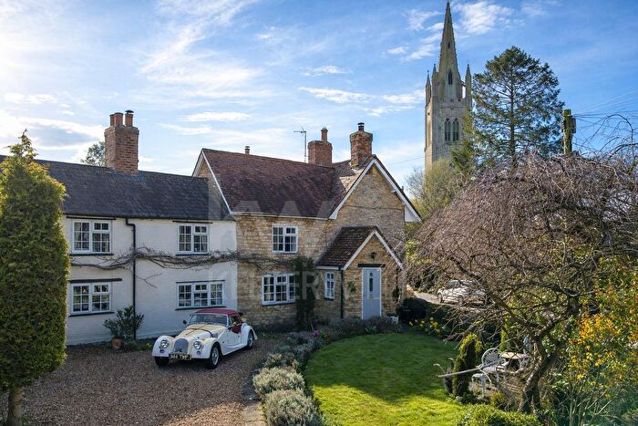 4 Bedroom Cottage For Sale In Market Square, Hanslope, Buckinghamshire, MK19