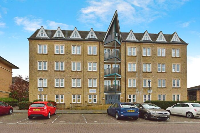 4 Bedroom Flat For Sale In North Row, Milton Keynes, MK9