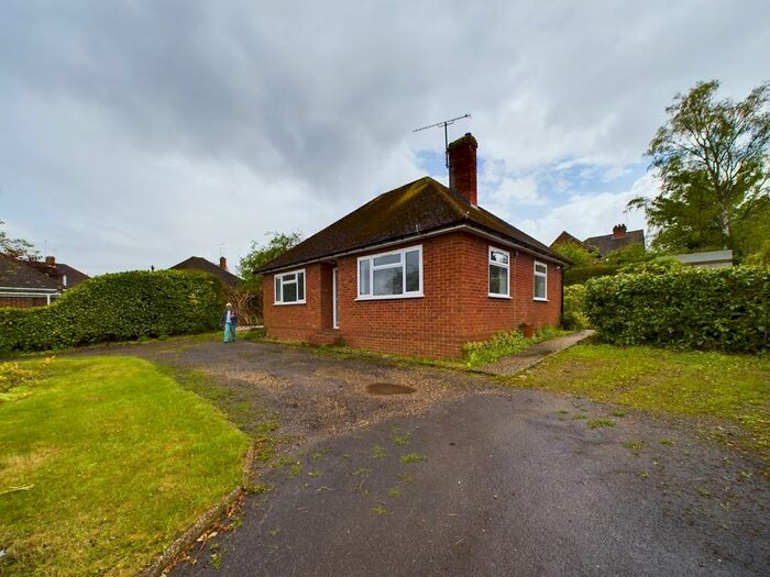 2 Bedroom Flat To Rent In Glebe Road, Purley On Thames, RG8