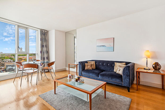 1 Bedroom Flat To Rent In Belgrave Court, Westferry Circus, E14