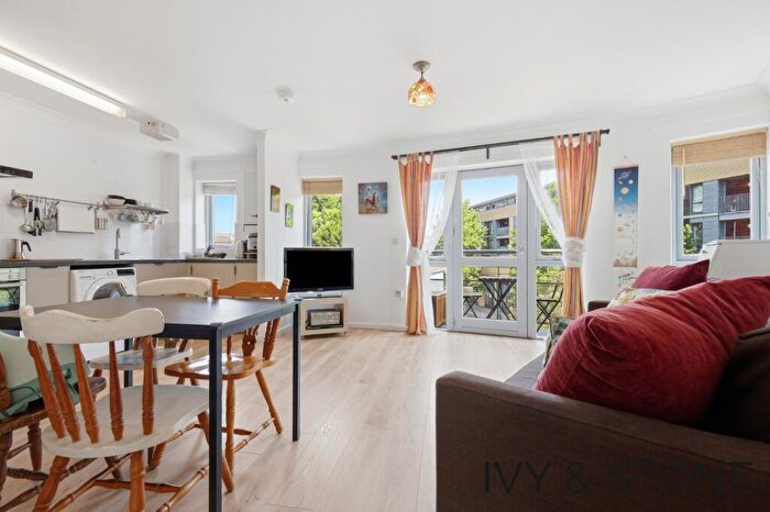 2 Bedroom Apartment For Sale In Chrisp Street, London, Greater London, E14