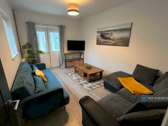 2 Bedroom Flat To Rent In Severn Road, Weston-Super-Mare, BS23