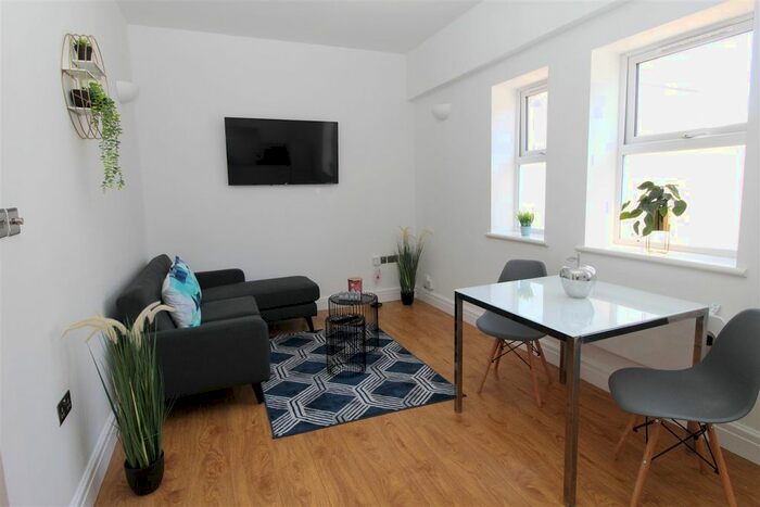 2 Bedroom Flat To Rent In Monthermer Road, Cathays, Cardiff, CF24