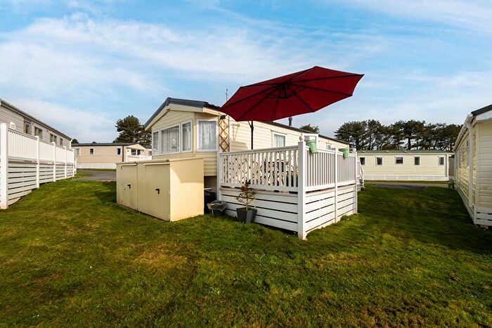 2 Bedroom Mobile/park Home For Sale In Gillard Road, Landscove Holiday Park, Brixham, TQ5
