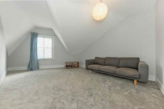 1 Bedroom Flat To Rent In Boundaries Road, London, SW12