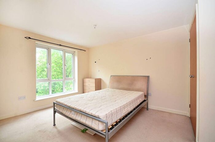 2 Bedroom Flat To Rent In St Georges Way, Peckham Rye, London, SE15