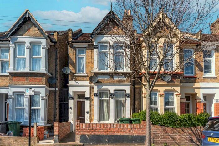 2 Bedroom Flat To Rent In Knotts Green Road, Leyton, London, E10