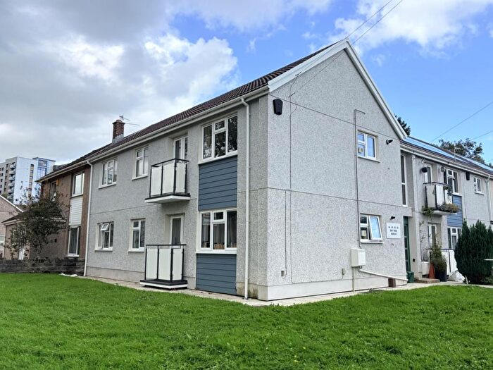 3 Bedroom Flat To Rent In Bay Tree Avenue, Sketty, Swansea, SA2