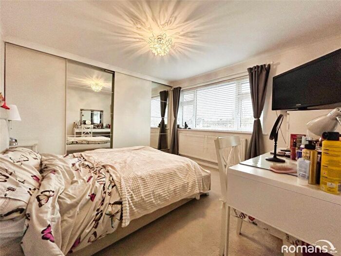 3 Bedroom End Of Terrace House For Sale In Beaulieu Gardens, Blackwater, Camberley, GU17