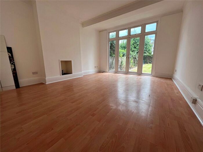 2 Bedroom Maisonette To Rent In Brownlow Road, Bounds Green, London, N11